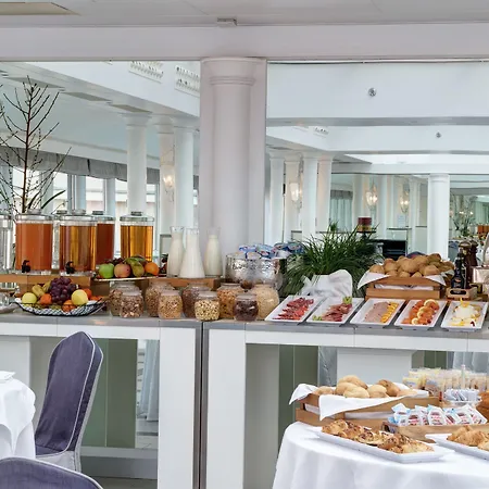 מלון Marriott Grand Flora