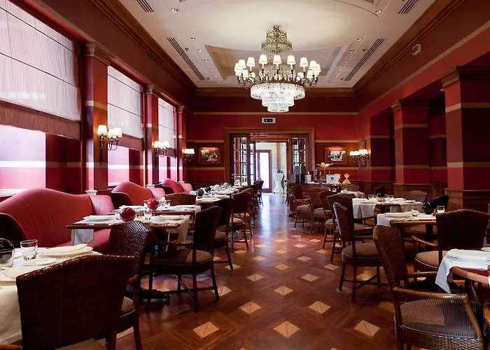 מלון Marriott Grand Flora