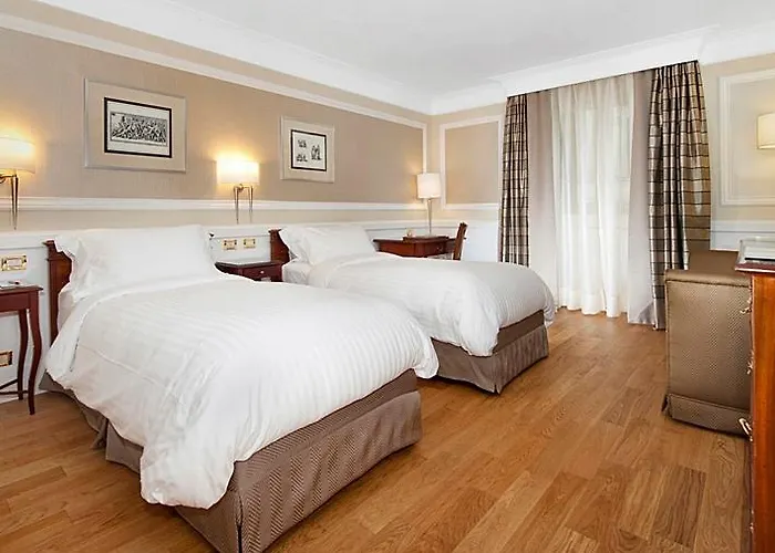 מלון Marriott Grand Flora 4*