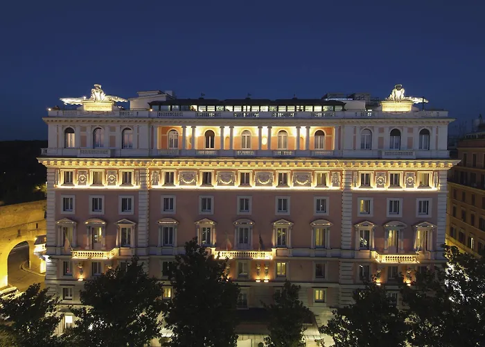 מלון Marriott Grand Flora 4*