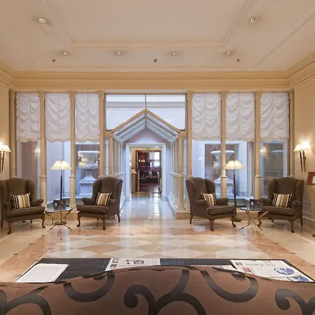 Marriott Grand Flora Отель
