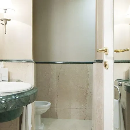 Hotel Marriott Grand Flora 4*