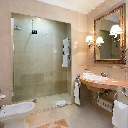 Hotel Marriott Grand Flora 4*