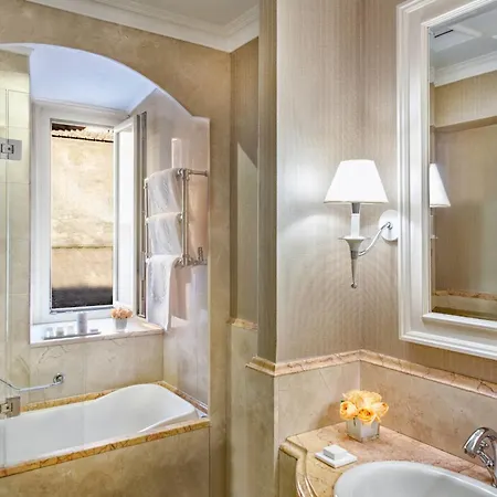 Marriott Grand Flora Отель