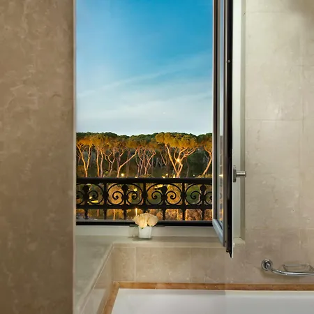 Hotel Marriott Grand Flora 4*