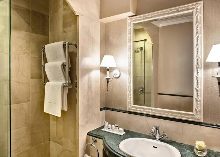 Hotel Marriott Grand Flora 4*