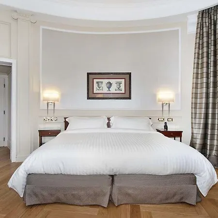 Отель Marriott Grand Flora