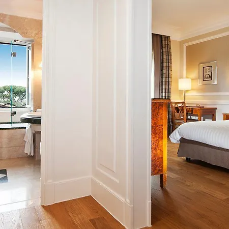 Marriott Grand Flora Отель