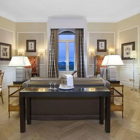 Отель Marriott Grand Flora 4*