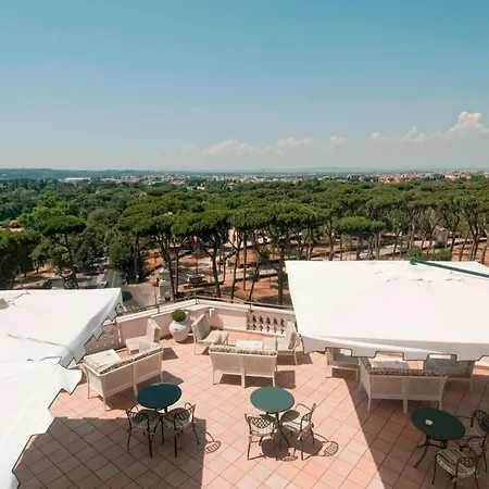 Отель Marriott Grand Flora