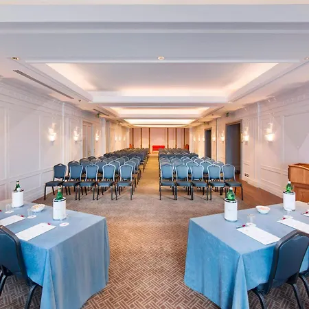Отель Marriott Grand Flora