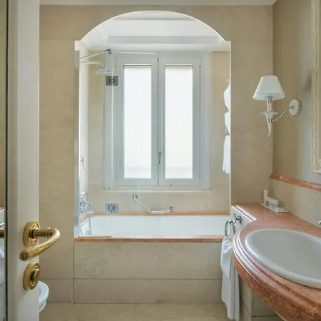 Отель Marriott Grand Flora
