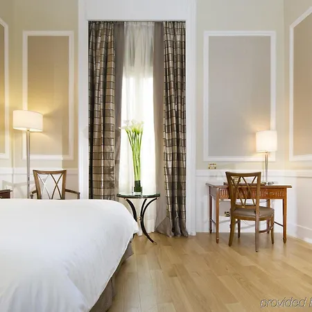 Marriott Grand Flora Отель