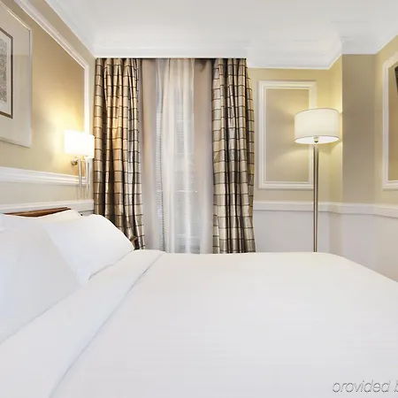Отель Marriott Grand Flora